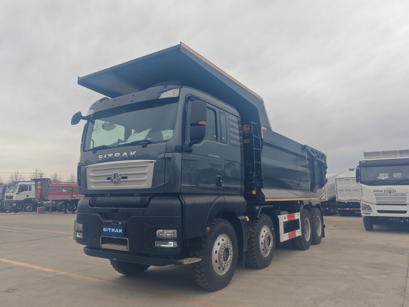 Самосвал SITRAK C7H